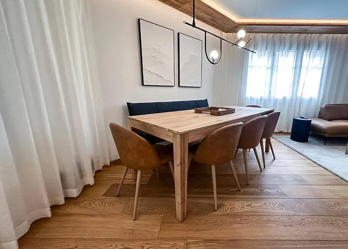 Chic Alpine Elegance: Designer Retreat In Apartament