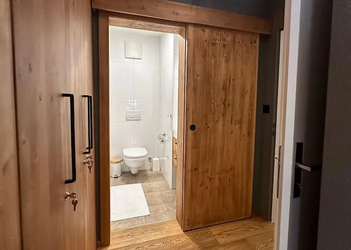 Apartament Chic Alpine Elegance: Designer Retreat In Samedan