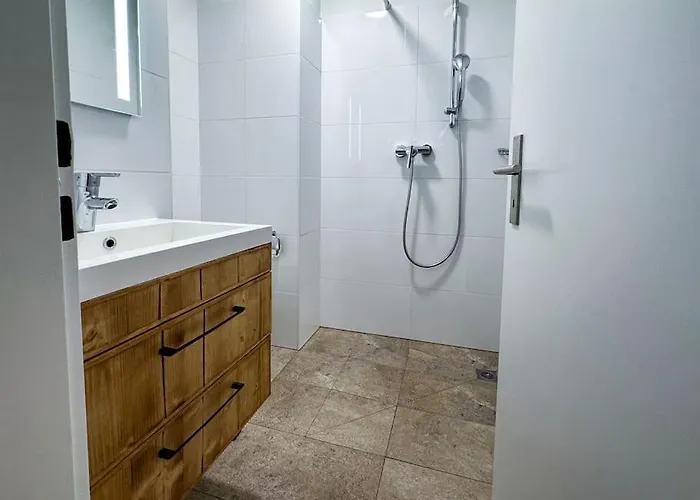 Apartament Chic Alpine Elegance: Designer Retreat In *