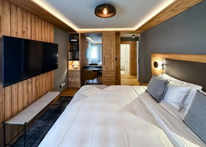 Appartamento Chic Alpine Elegance: Designer Retreat In