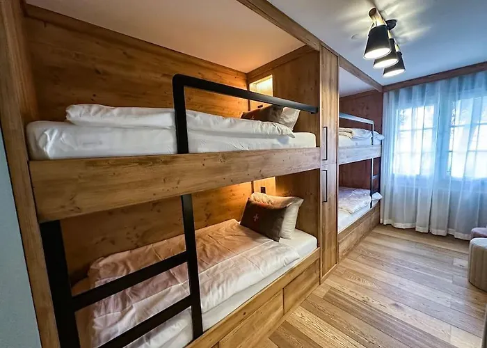 Apartament Chic Alpine Elegance: Designer Retreat In