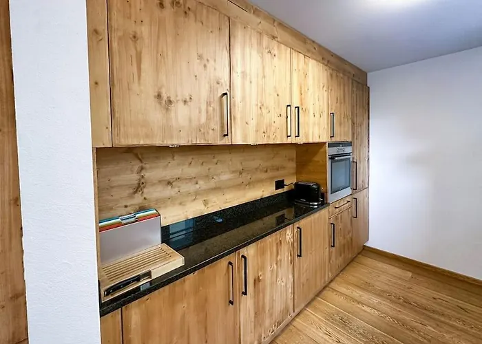 Chic Alpine Elegance: Designer Retreat In *