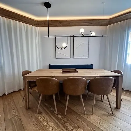 Chic Alpine Elegance: Designer Retreat In * 자메단